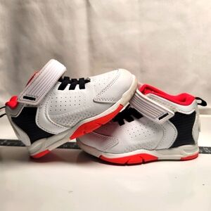 AND1 kids sneakers. Size 6.  (541)